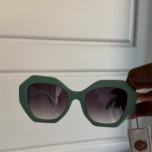 Chic Green Sunglasses